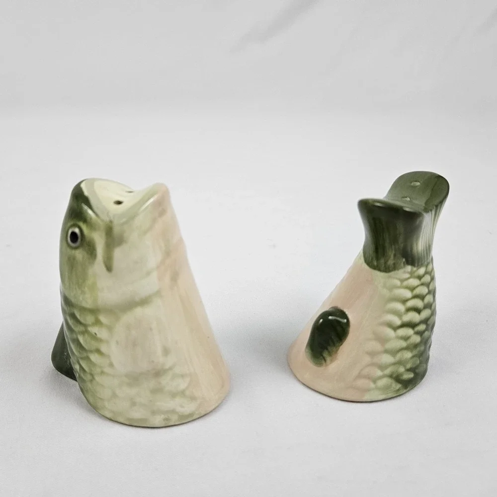 Vintage Bass Fish Head & Tail Salt & Pepper Shakers Ceramic Kitchen Tools